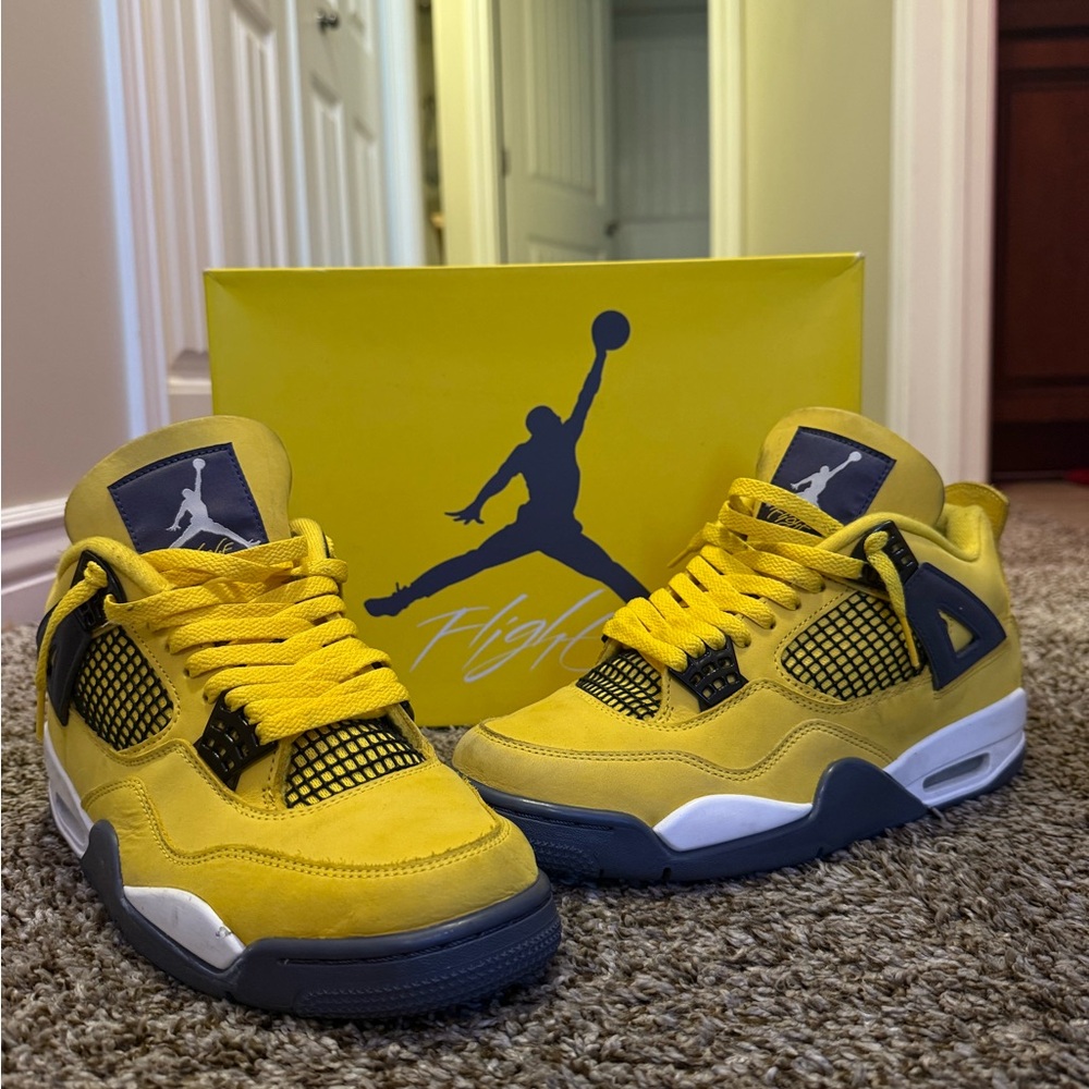 Jordan 4 Lightening